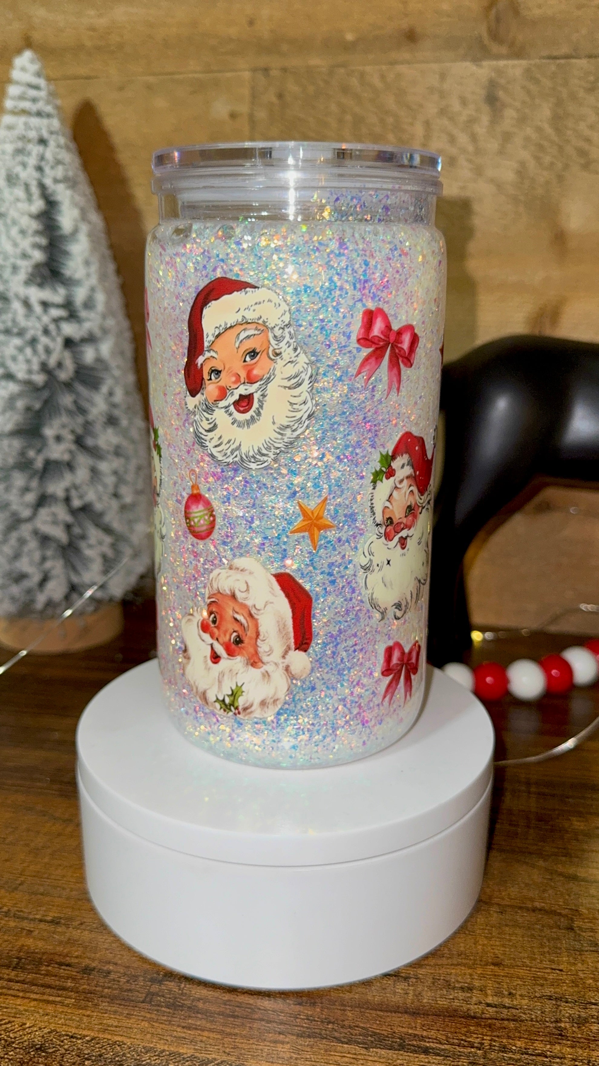 Festive Vintage Santa Glitter Tumbler – Snow-Globe Style