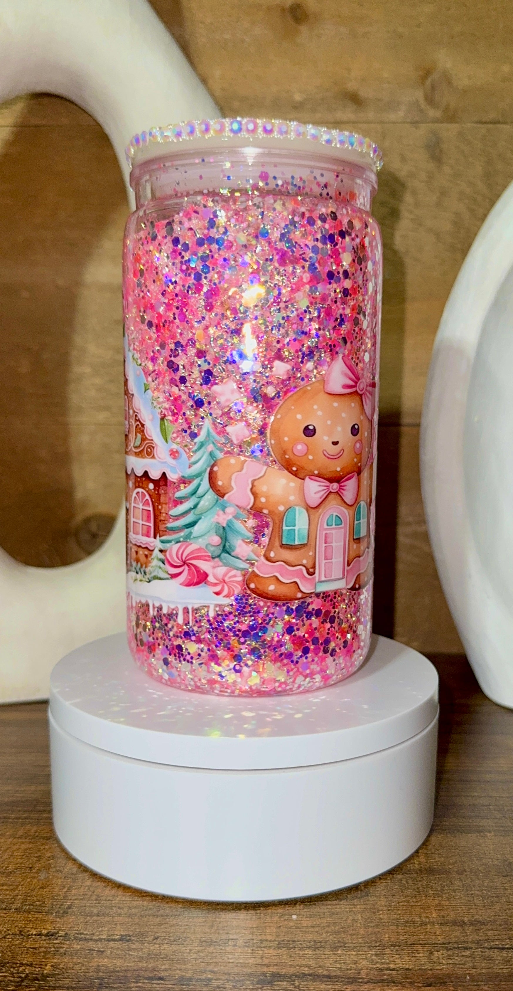 Pink Gingerbread Christmas Snow Globe Tumbler – Glitter Holiday Cup with Bling Lid
