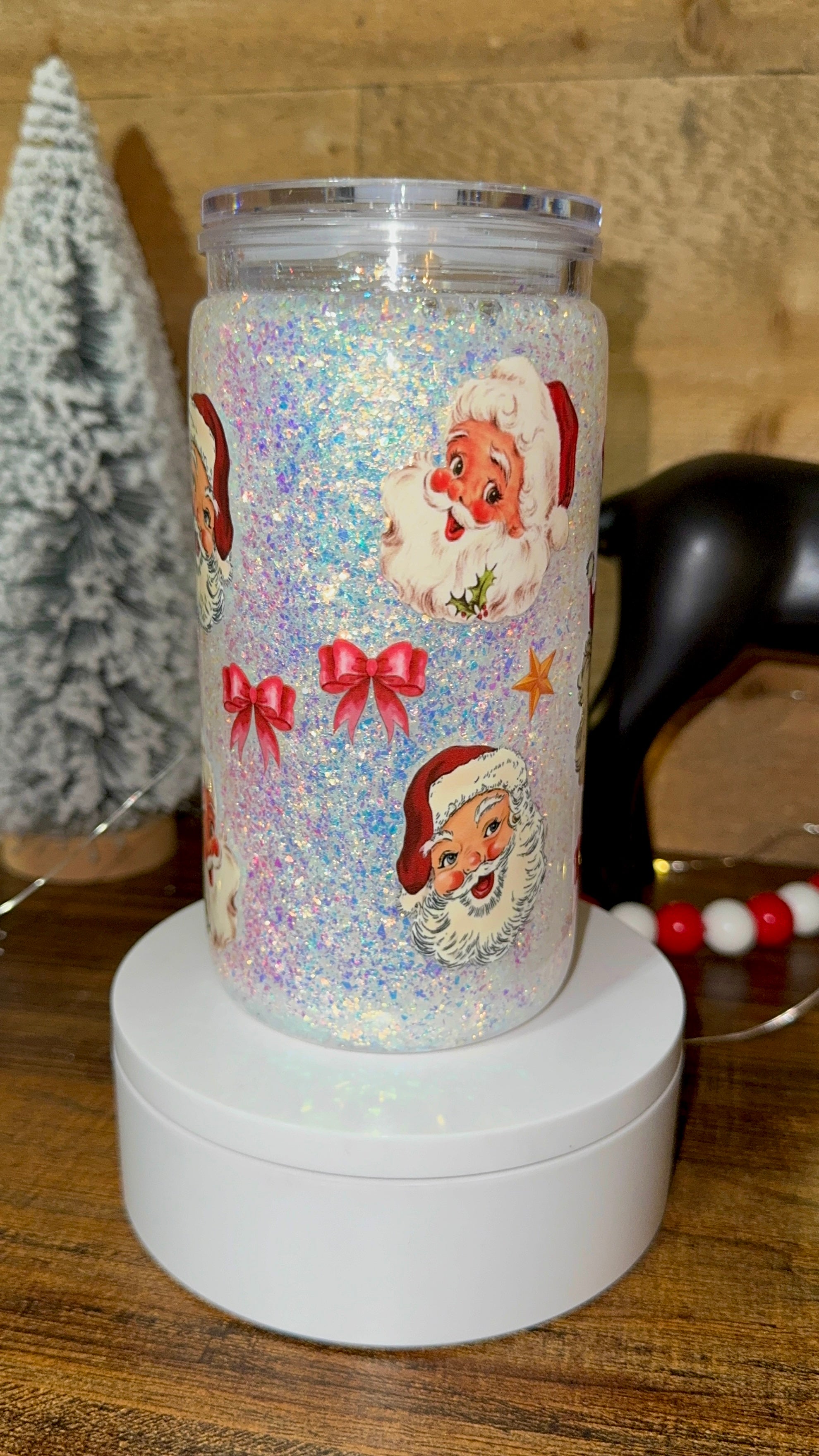 Festive Vintage Santa Glitter Tumbler – Snow-Globe Style